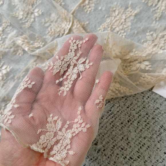 Ultra Flirt Cream Lace Sheer Blouse M - Picture 3 of 6
